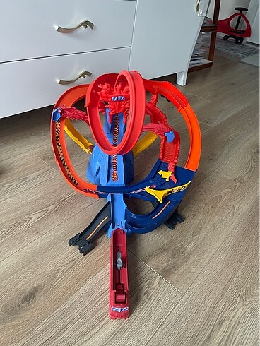 Beden Hot wheels yanardağdan kaçış motorlu pist