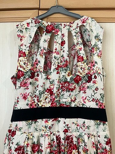 Bershka Çiçek desenli elbise