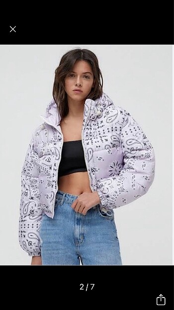 Lila bandana desenli şişme mont