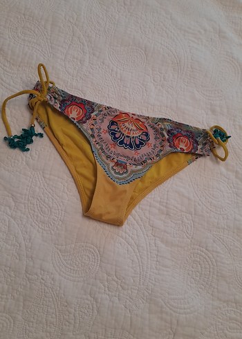 Sarı Renkli Bohem Püsküllü Bikini Altı