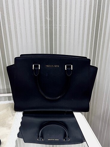Michael Kors canta