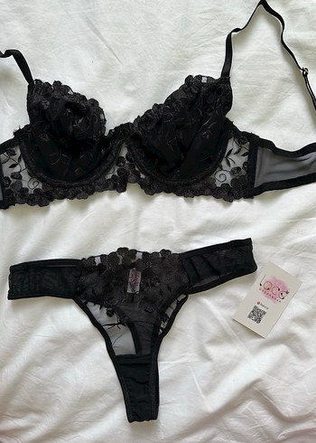 Nakışlı Siyah Gotik Sütyen ve Külot Takımı - Görsel 3