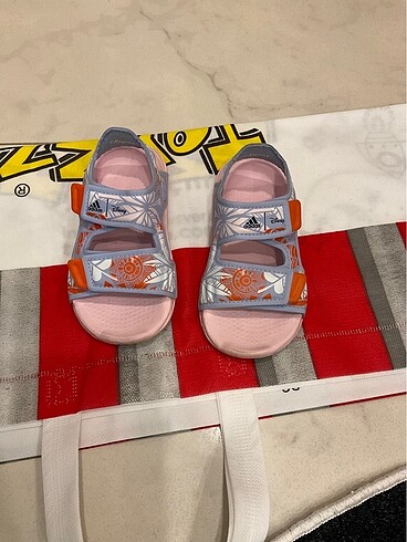 Adidas sandalet