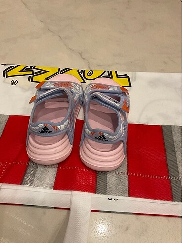 24 Beden Adidas sandalet