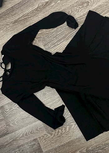 Bershka Sırt Detaylı Siyah Kısa Elbise - Görsel 4