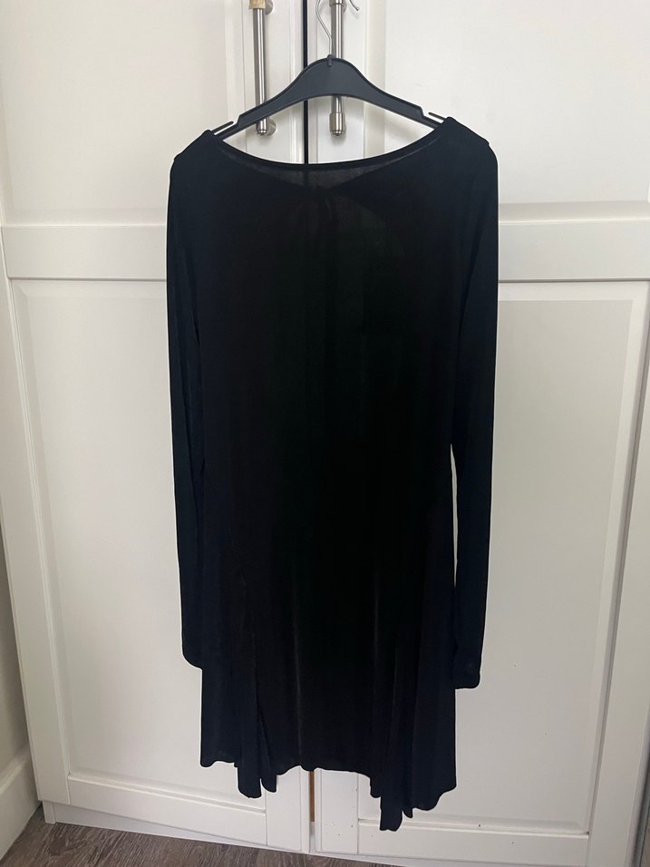 Bershka Sırt Detaylı Siyah Kısa Elbise - Görsel 2