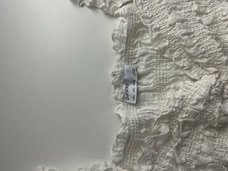Bershka Fırfırlı Beyaz Crop Bluz - Görsel 3