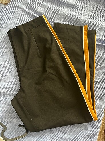 Zara Sarı Şeritli Pantalon