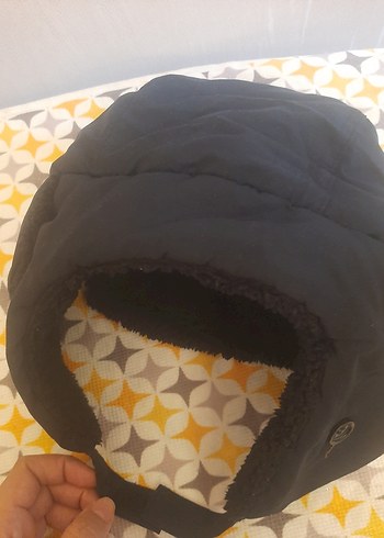 Düğmeli Siyah Erkek Çocuk Kulaklıklı Şapka - Görsel 4