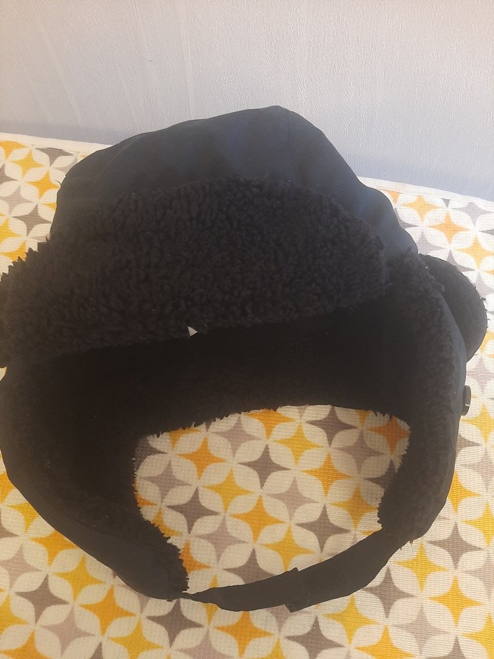 Düğmeli Siyah Erkek Çocuk Kulaklıklı Şapka - Görsel 2