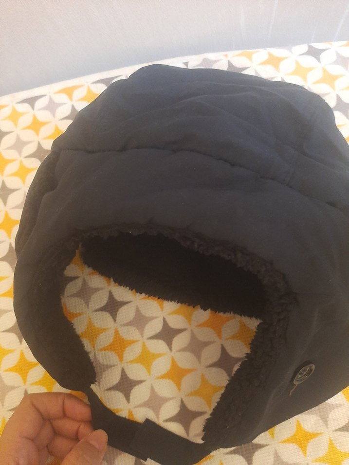 Düğmeli Siyah Erkek Çocuk Kulaklıklı Şapka - Görsel 4