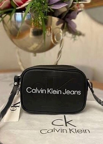 Calvin Klein Siyah Deri Çapraz Çanta