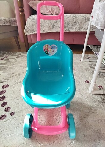 Kız bebek oyuncağı puseti