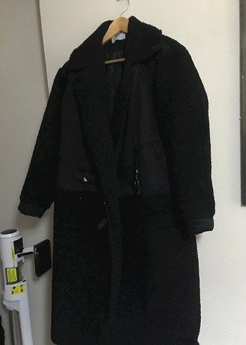 Siyah Uzun Kürklü Kadın Kaban - Görsel 3