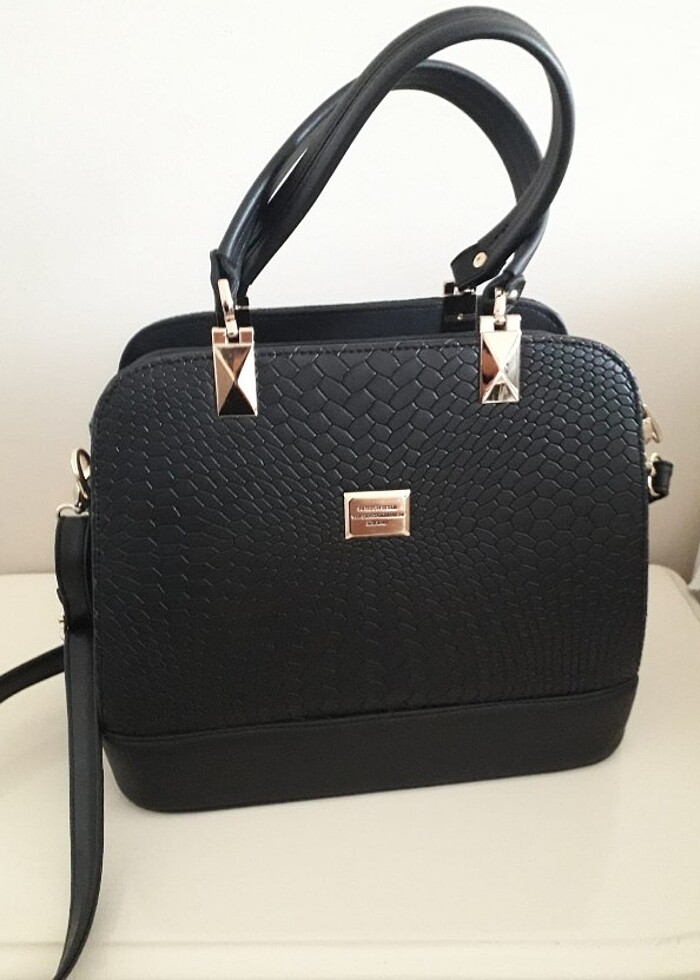 Bayan çanta Iki defa kullandım temiz ve yeni - Görsel 3