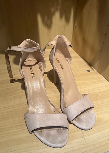 Bej Süet Stiletto Topuklu Kadın Ayakkabı - Görsel 4