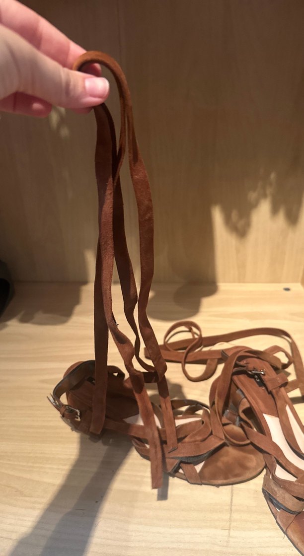 Kahverengi Süet Dolgu Topuklu Kadın Sandalet - Görsel 3