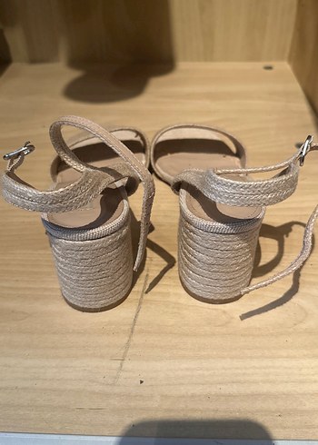 Bej Kadın Dolgu Topuklu Sandalet - Görsel 4