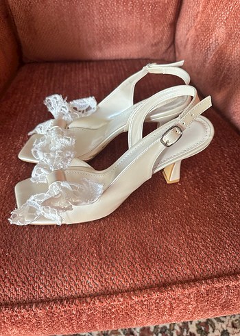 Dantel Detaylı Beyaz Stiletto Gelin Ayakkabısı - Görsel 2