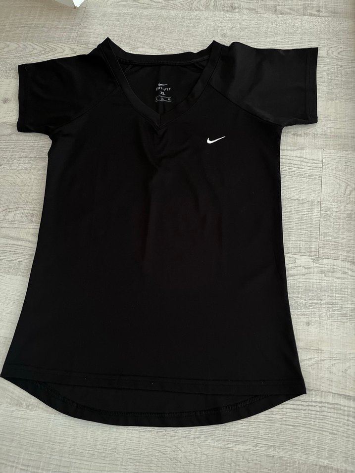 Siyah V Yaka Spor Takım - Görsel 2