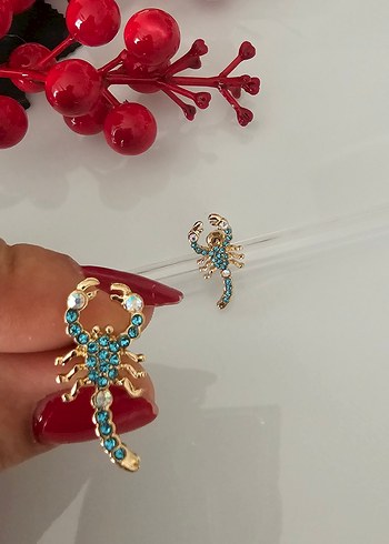  Beden Turkuaz Mini Akrep Figürlü Küpe