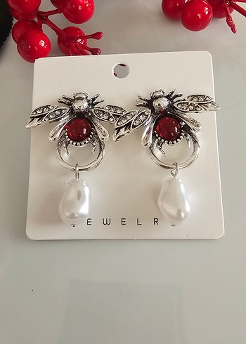 Zara Kırmızı Taşlı ve İnci Detaylı Zara model Vintage Küpe