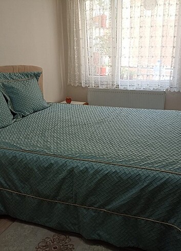 English Home Yatak örtüsü kullanılmış temiz