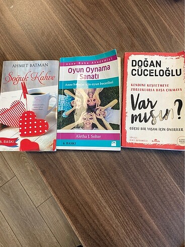 Üç kitap bir arada