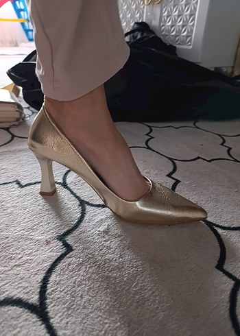 Gold topuklu ayakkabı - Görsel 3