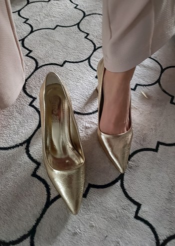 Gold topuklu ayakkabı - Görsel 2