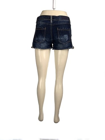 36 Beden Stradivarius Mini Şort %70 İndirimli.