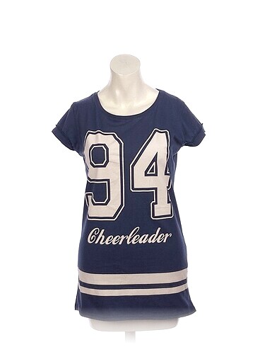Bershka T-shirt %70 İndirimli.