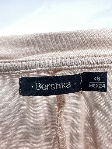 xs Beden çeşitli Renk Bershka T-shirt %70 İndirimli.