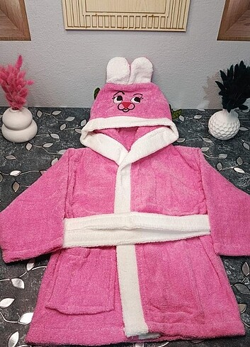Pembe Renk Kulaklı Bornoz 