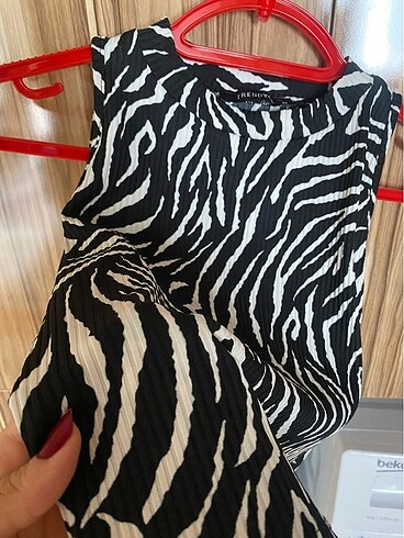 m Beden siyah Renk Zebra desenli sıfır kol crop