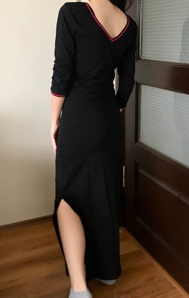 Uzun Siyah Baskılı Yırtmaçlı Elbise - Görsel 2