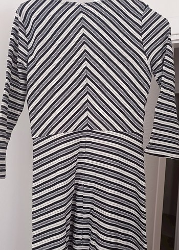 Gri Çizgili V Yaka Midi Elbise - Görsel 7