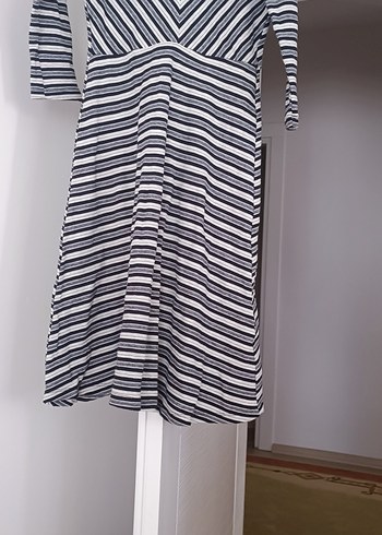 Gri Çizgili V Yaka Midi Elbise - Görsel 9