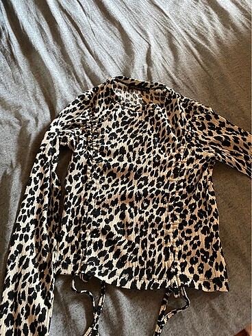 Leopar büzgülü bluz