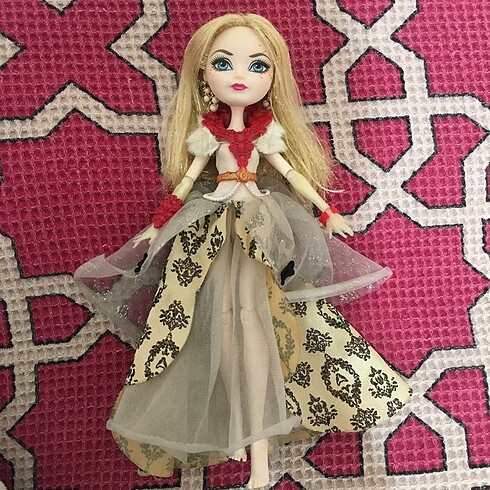 Ever After High Thronecoming Apple White