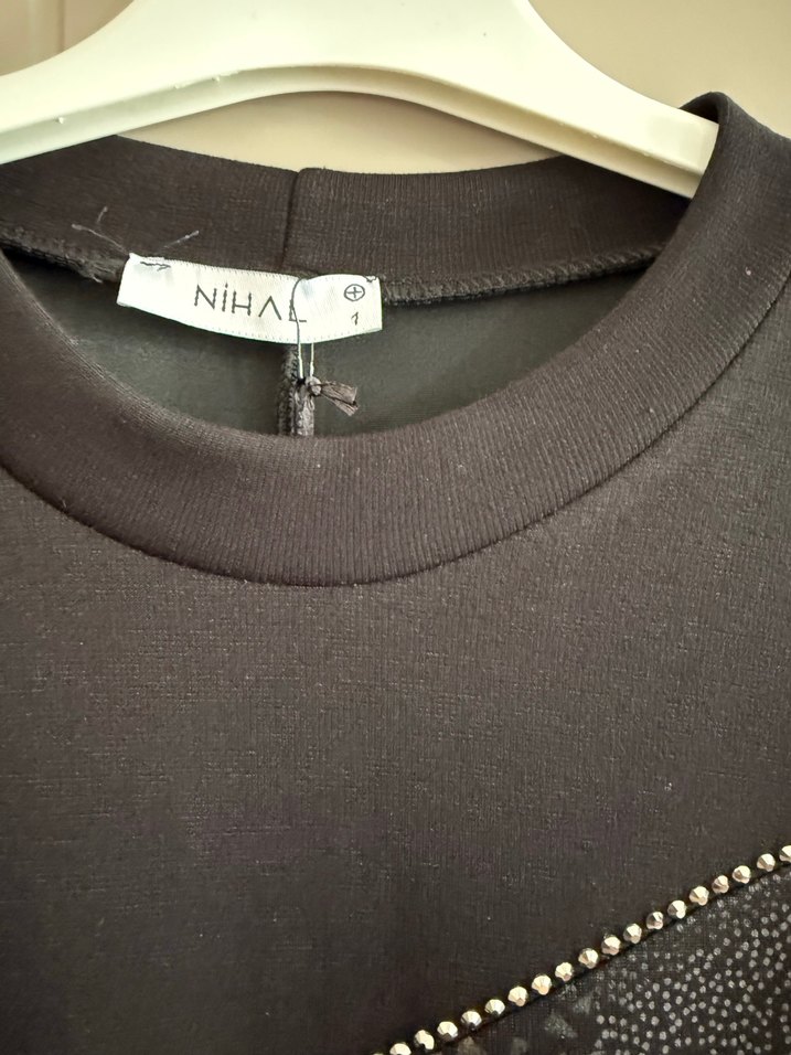 Zincir Detaylı Siyah Yılan Desenli Uzun Elbise - Görsel 5