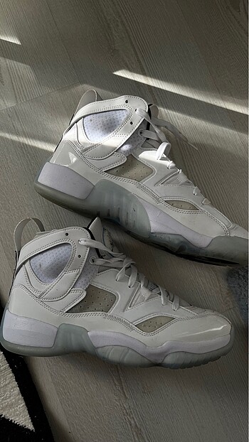 42 Beden Jordan Jumpman Two Trey