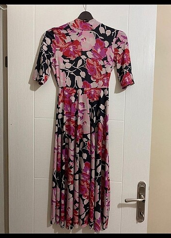 ZARA ÇİÇEK DESENLİ ESNEK ELBİSE