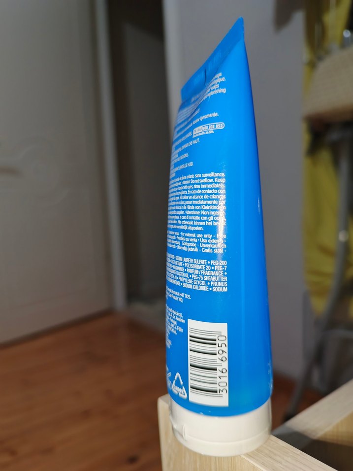 La Roche-Posay Lipikar Hassas Cilt Temizleme Jeli 100 ml - Görsel 2