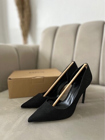 Mango Mango siyah asimetrik stiletto
