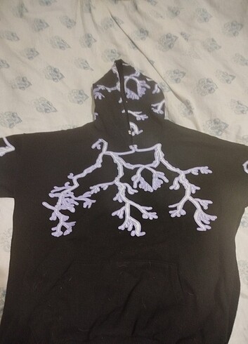 mor şimşek detaylı oversize siyah sweetshirt