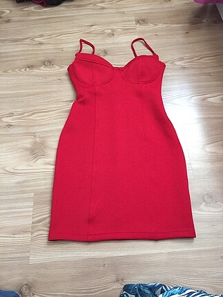 s Beden Kırmızı askılı mini elbise