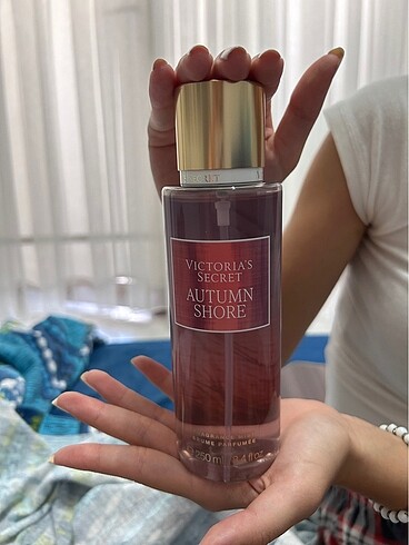 Victoria?s Secret autumn shore