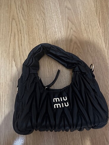 Siyah miu miu çanta