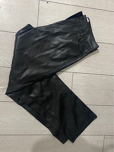 BERSHKA pantolon